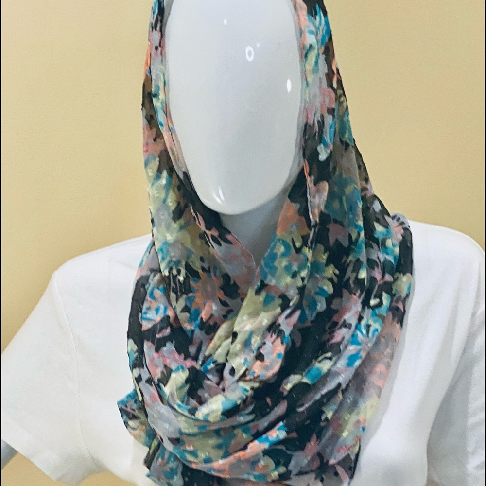 🌟HP🌟NWOT Black Floral Print Dotted Swiss Infinity Scarf OS - Picture 4 of 10